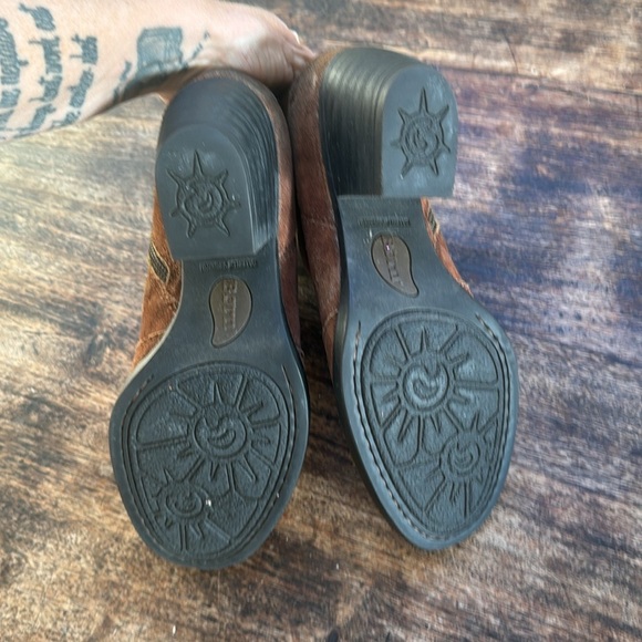 BORN MCKENZIE RUST TOBACCO - WOMENS ankle bootie size 8 - Picture 13 of 16